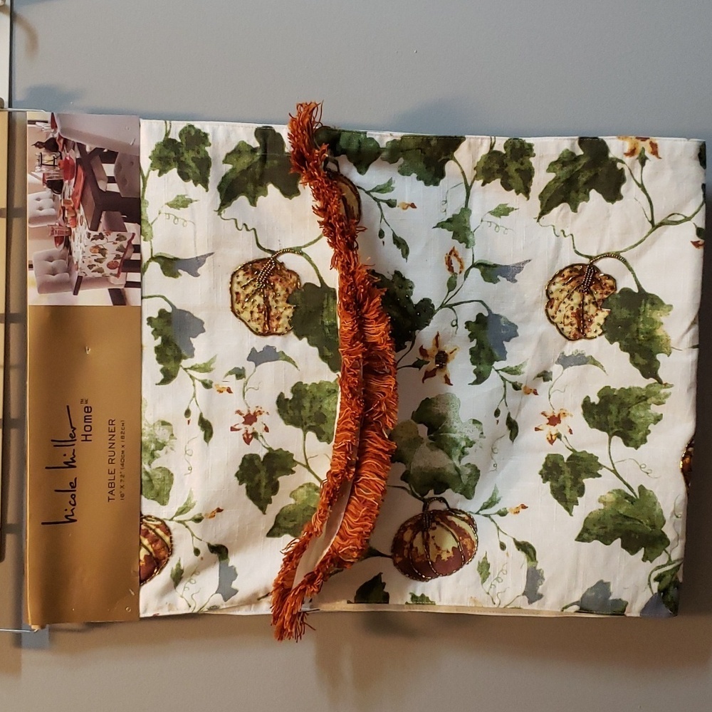 Nicole Miller Home NWT 72 x 16 Small Beaded Pumpkins with Fringe Table Runner
